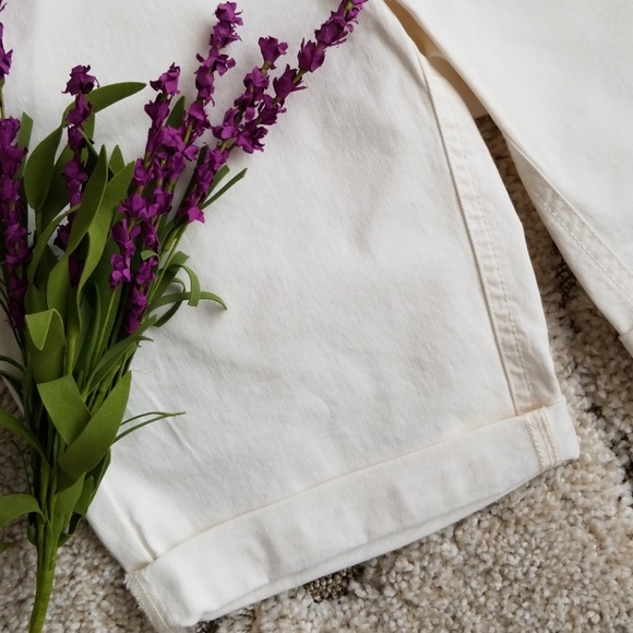 Light Cream Bermuda Roll Shorts | Size 2 - Picture 3 of 5